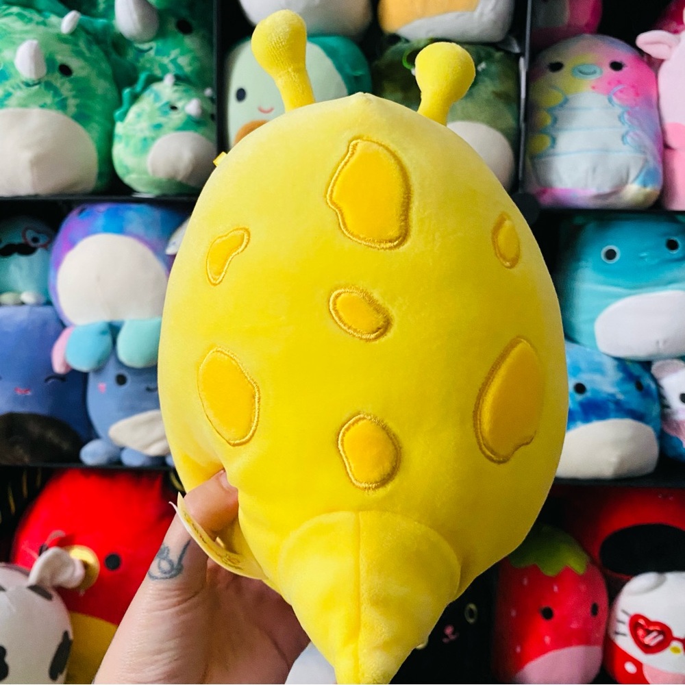 Squishmallow Zarina the slug 7.5" - Picture 2 of 2